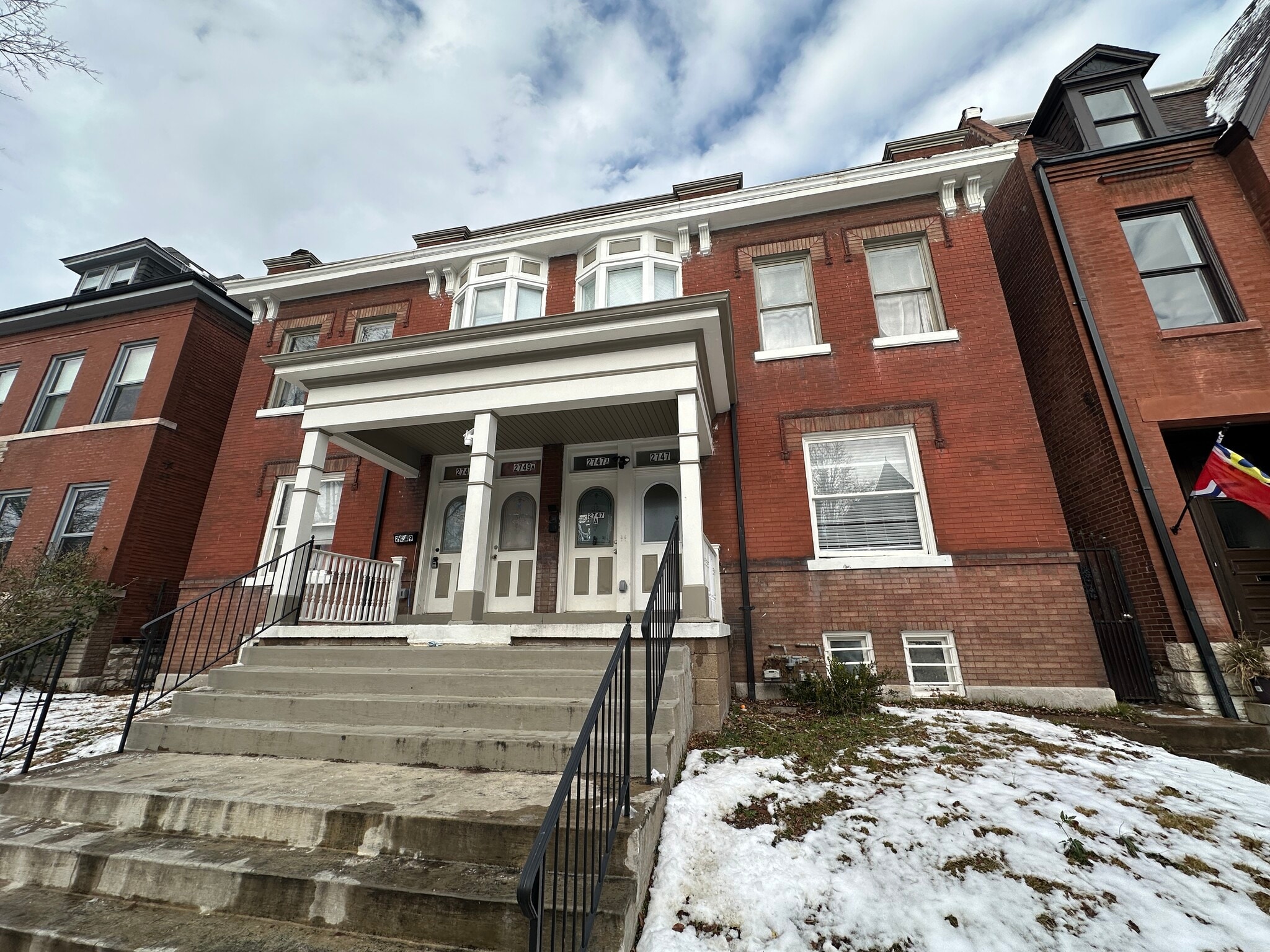 Building Photo - 2747 Armand Pl