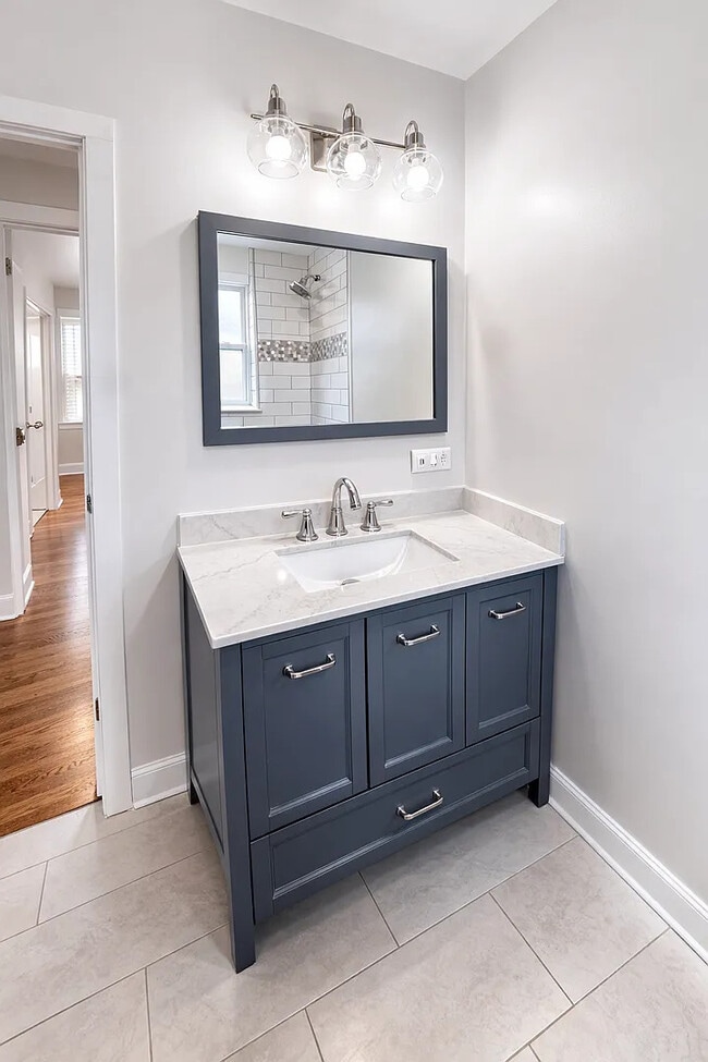 Building Photo - 4303 N Sawyer Ave