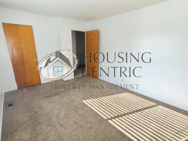 Building Photo - 9013 Montoya St