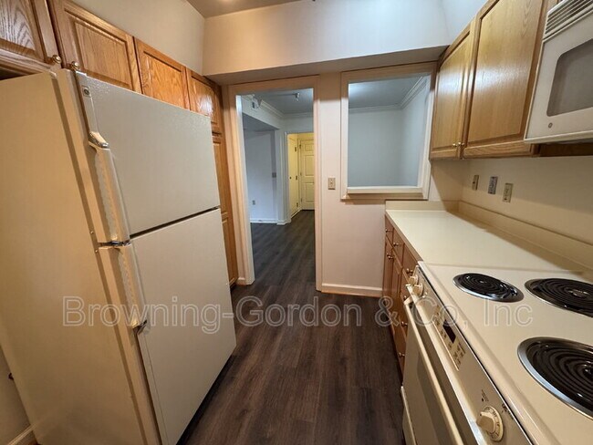 Building Photo - 5025 Hillsboro Pike