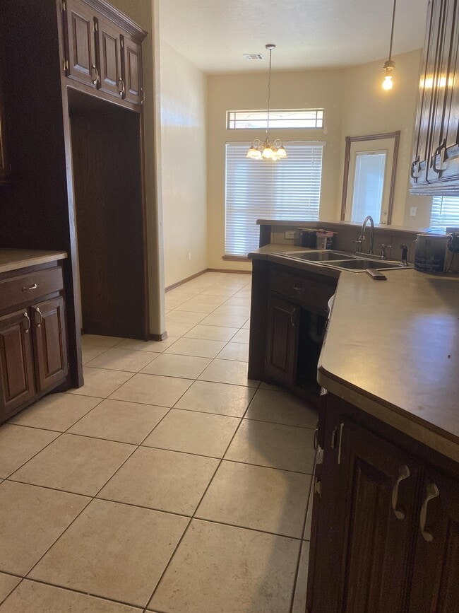 Building Photo - 617 Allison Ln