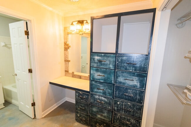 Building Photo - 6513 Rocky Ford Rd