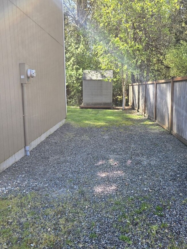 Building Photo - STATUS: AVAILABLE |R16| $2450