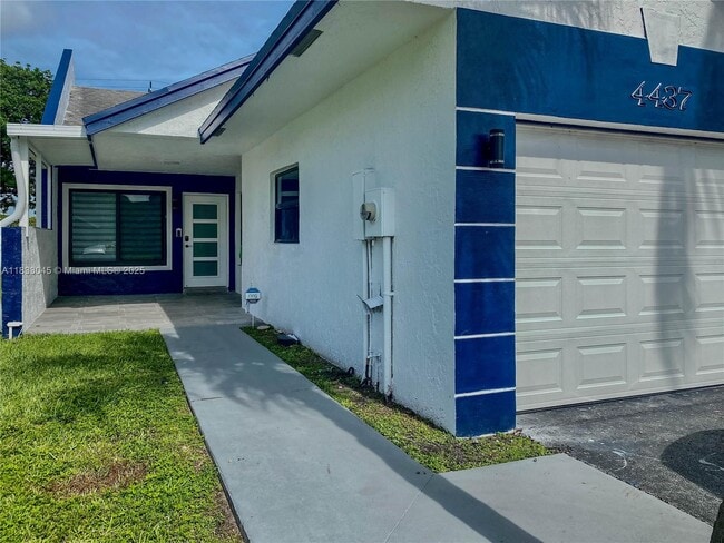 Primary Photo - 4437 NW 99th Way