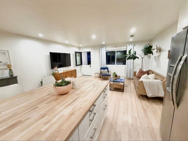 Building Photo - Coming soon! 06-15-26 Newly Remodeled Furnished Oceanside Retreat with Green Space Views 3 bedroo...