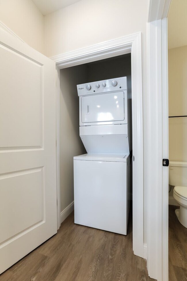 Building Photo - Lofts on State