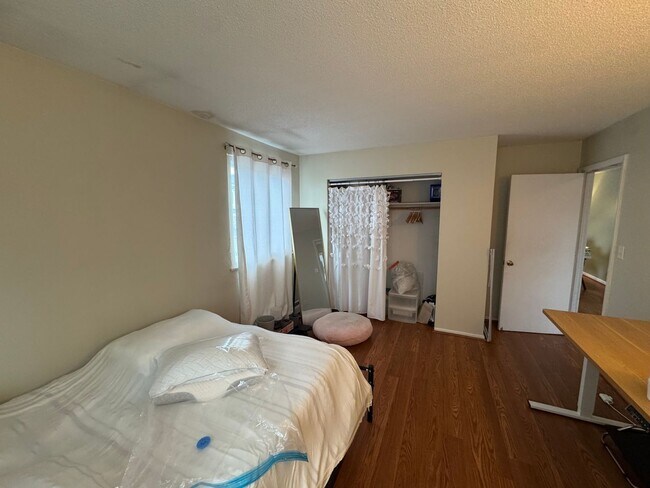 Building Photo - 2 Bed 1 Bath