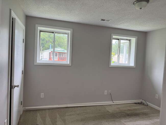 Building Photo - Home in Pembroke
