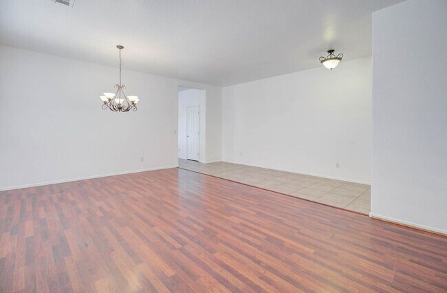 Building Photo - 4836 S Summit Ct