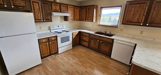 Building Photo - Newly Renovated 3Bed/2Bath Home Now Availa...
