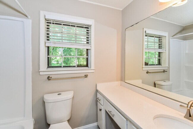 Building Photo - 3041 Delvan Cove