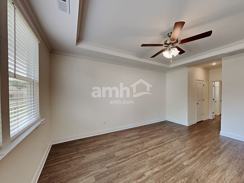 Building Photo - 334 Golucke Way