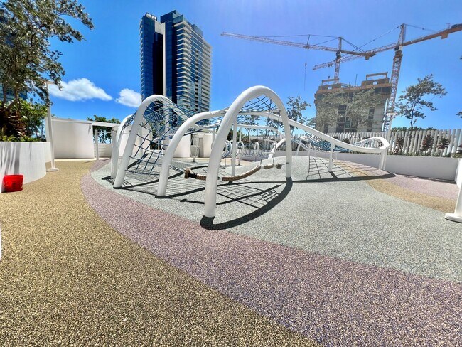 Building Photo - Well Maintained 1 Bed, 1 Bath, 1 parking i...