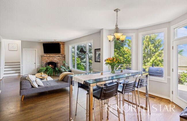 Building Photo - Beautiful Home with Mountain Views in the ...