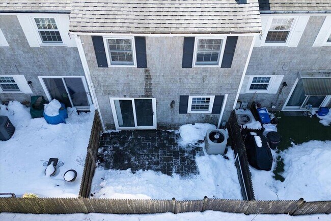 Building Photo - 8 Captain Cook Ln
