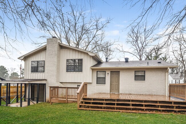 Building Photo - Charming 3 Bedroom in Bessemer