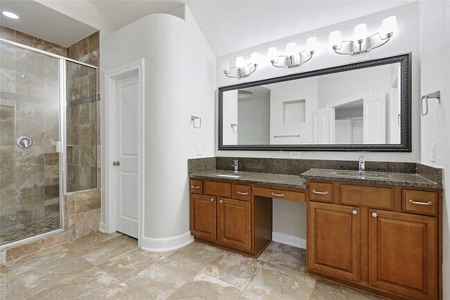 Building Photo - 5166 Oasis Park Ln