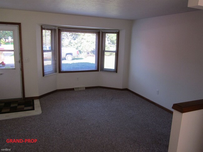 Building Photo - 3 br, 2 bath Duplex - 6970 Clyde Park Aven...