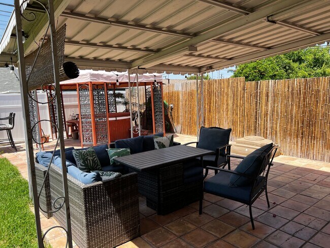 Building Photo - 4 Bedroom 2 Bath House for Rent In Whittier