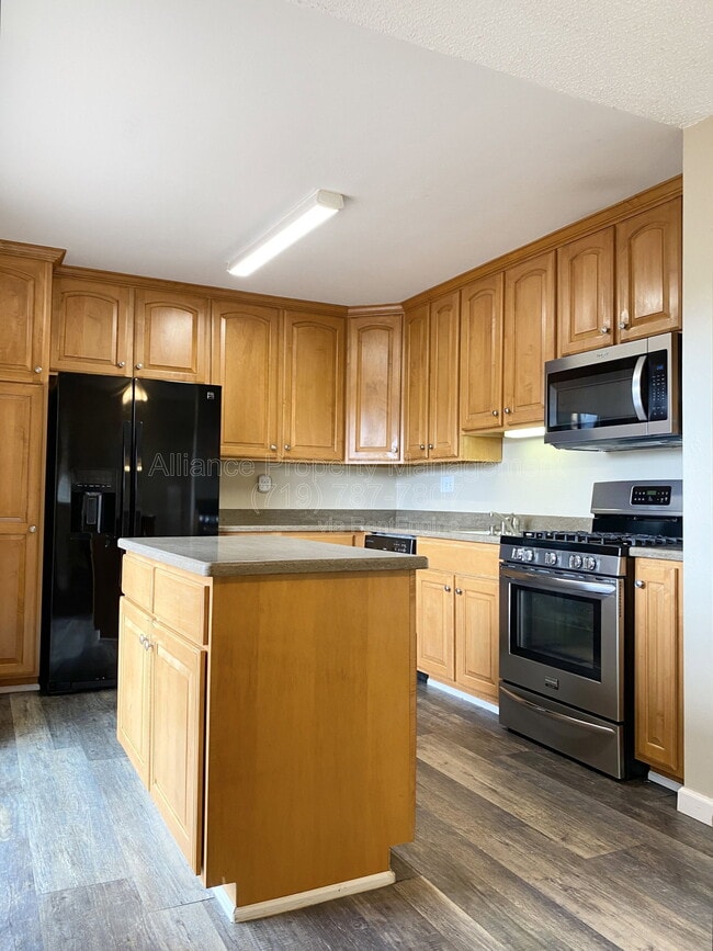 Building Photo - 6087 Del Rey Dr
