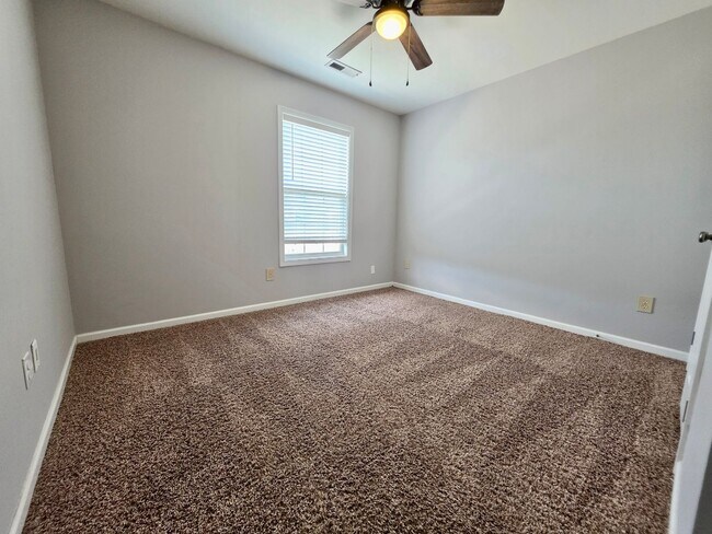 Building Photo - Elevated Four Bedroom in Rivertowne Country Club - Mt. Pleasant