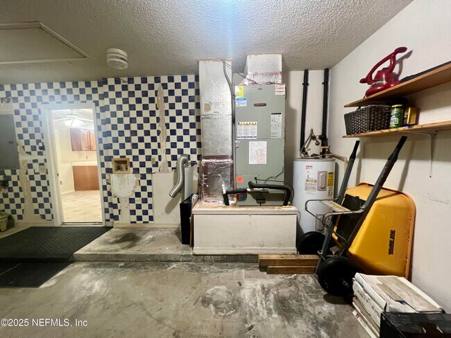 Building Photo - 8456 Bandera Cir W