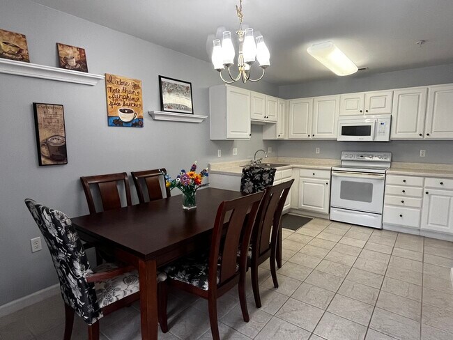 Building Photo - 2520 Friedland Pl