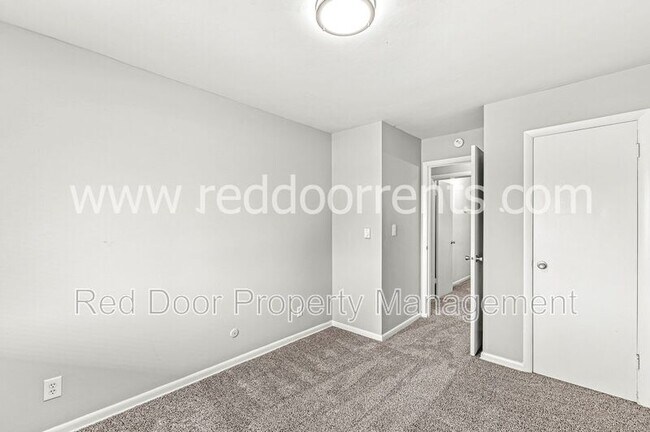 Building Photo - 10301 Medallion Dr