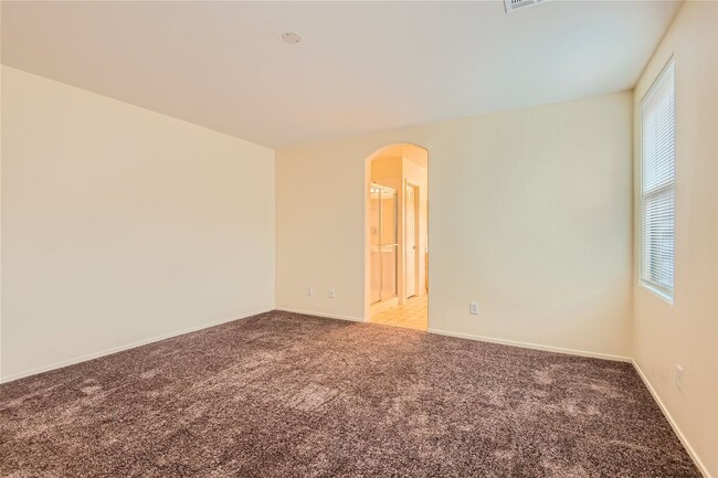 Building Photo - EXQUISITE 3-Bedroom Home - Modern Amenitie...