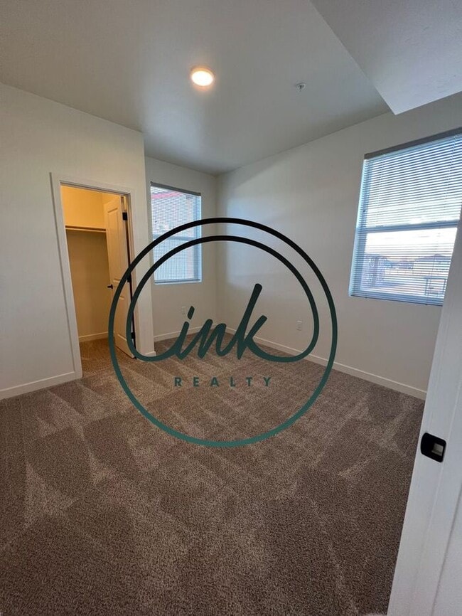 Building Photo - Modern living apartments~