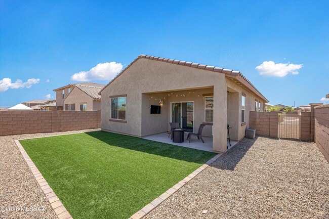 Building Photo - 958 W Calle Las Varitas