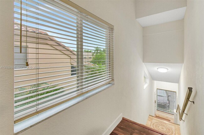 Building Photo - 16339 Malibu Dr