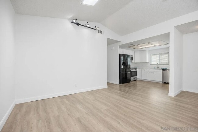 Building Photo - 207 Carissa Dr