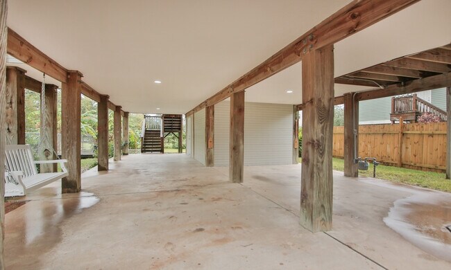 Building Photo - 131 Pine Rd