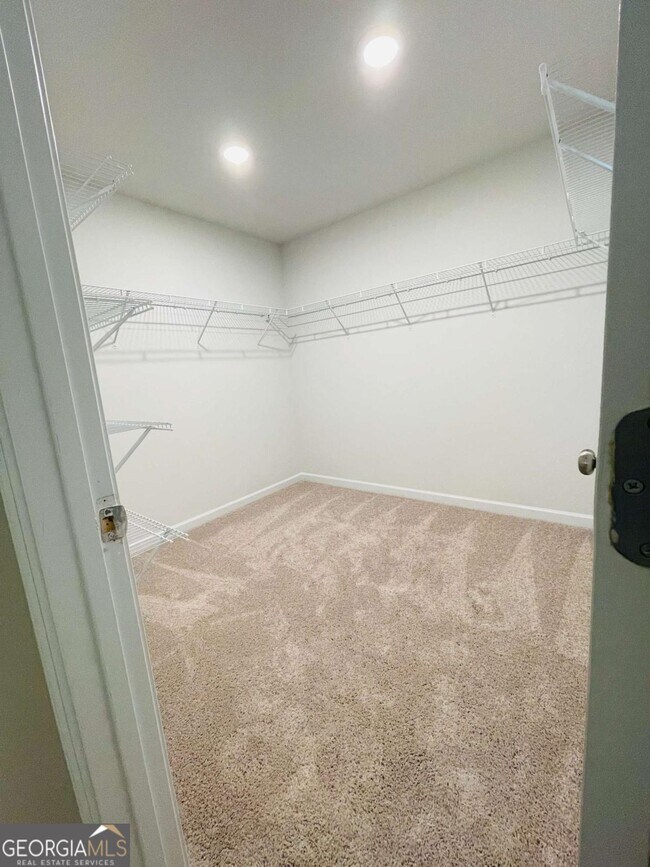 Building Photo - 160 Founders Dr