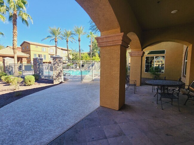 Building Photo - Lovely Parkside Townhome!