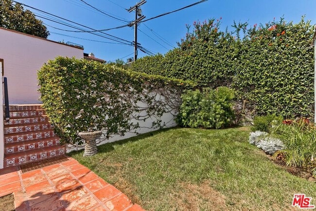 Building Photo - 1215 Edris Dr