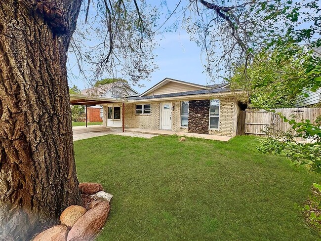Building Photo - 6707 NW Compass Dr