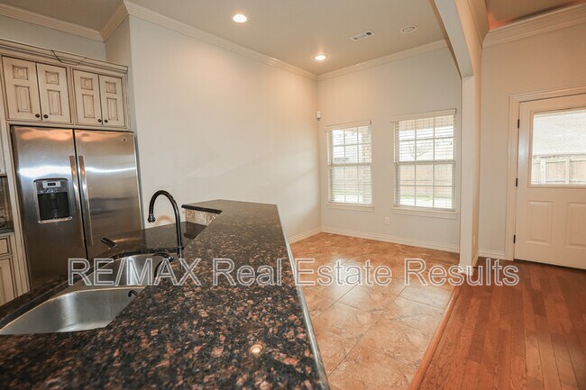 Building Photo - 3607 SW Birchton Ave