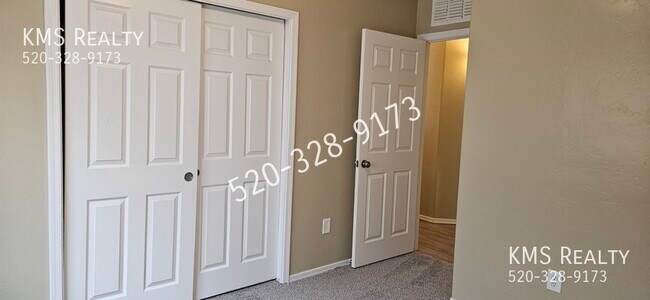 Building Photo - 7178 S Oakbank Dr