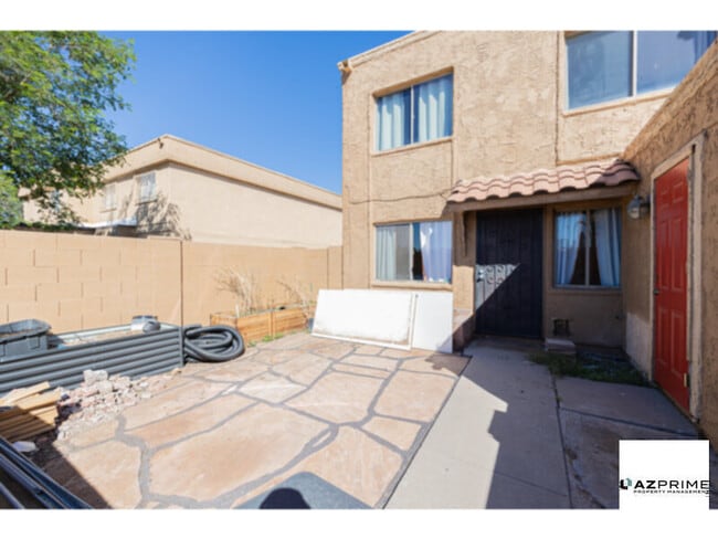 Building Photo - Charming 2/1 Phoenix Townhouse - Cozy, Convenient &amp; Ready to Rent!
