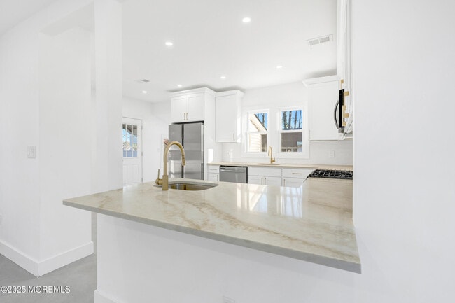 Building Photo - 448 Monmouth Rd