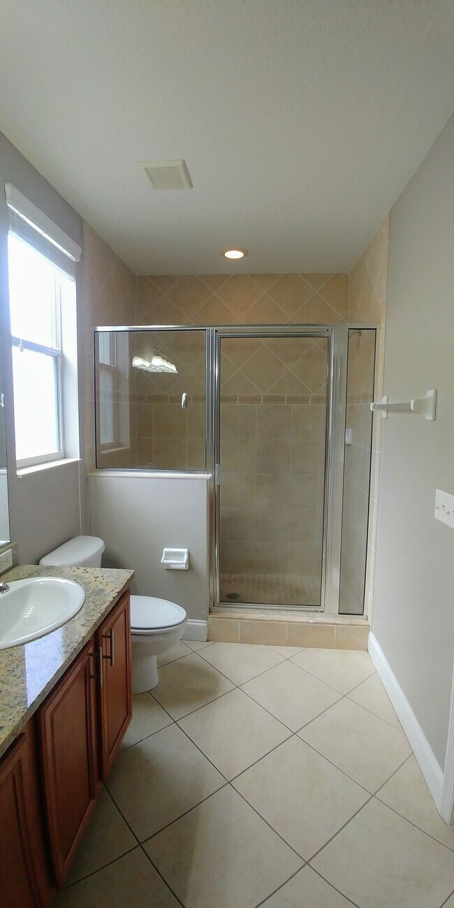 Master Bath - 2410 W North a St