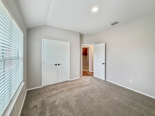 Building Photo - 1072 Aviary Dr