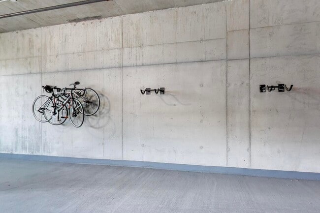 Building Photo - 451 W Huron St