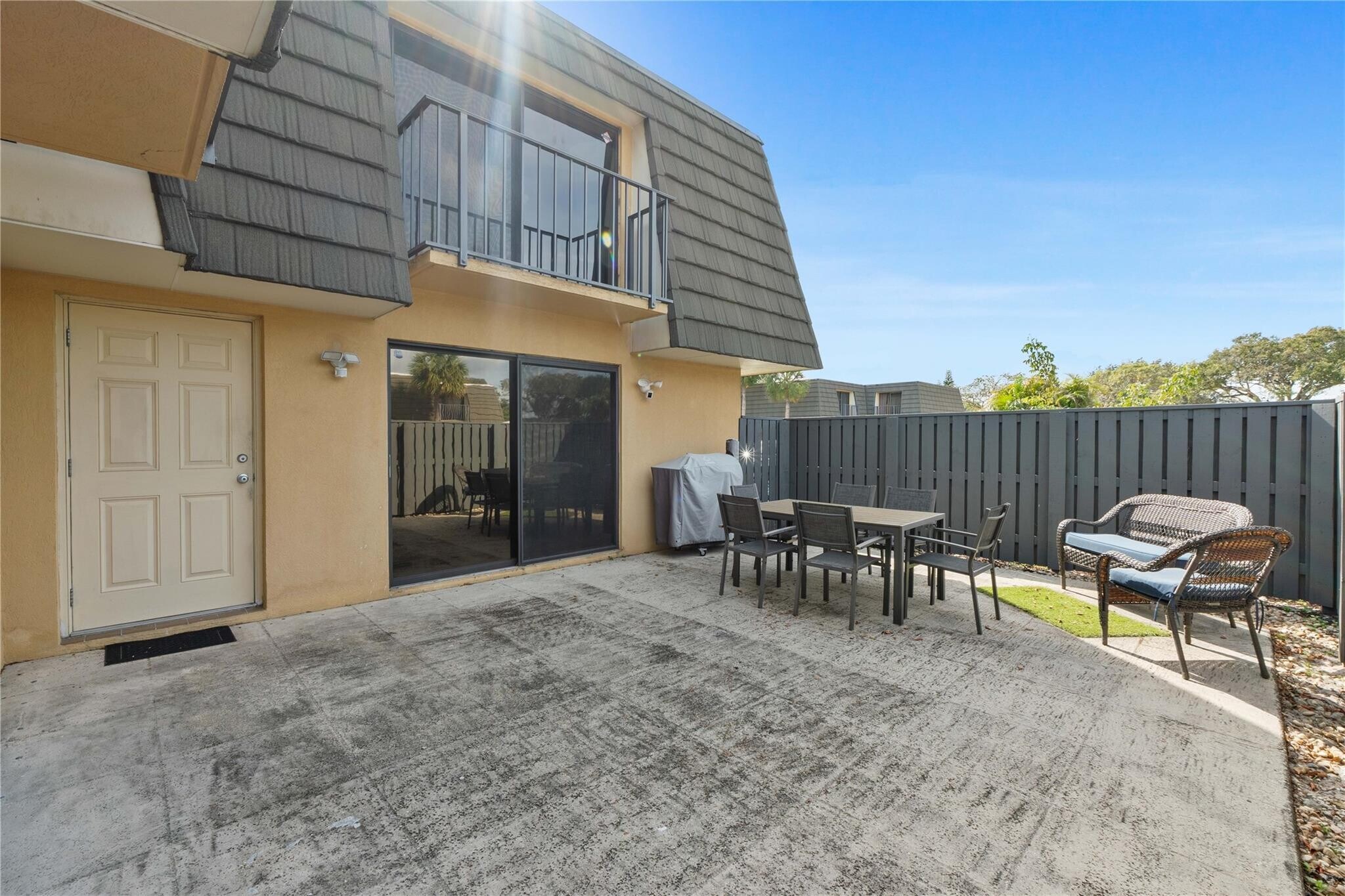 Building Photo - 1017 10th Way