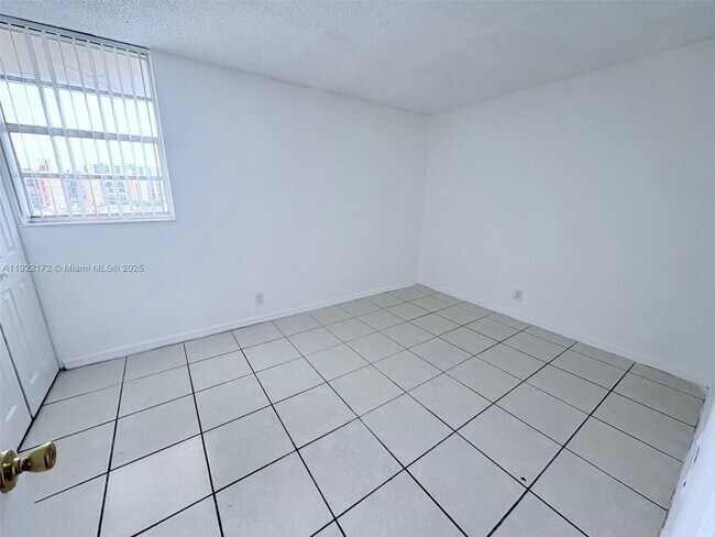 Building Photo - 801 NW 47th Ave