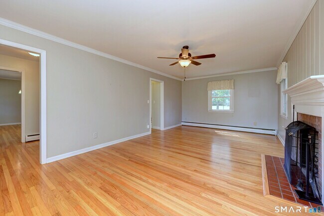 Building Photo - 352 Hitching Post Dr