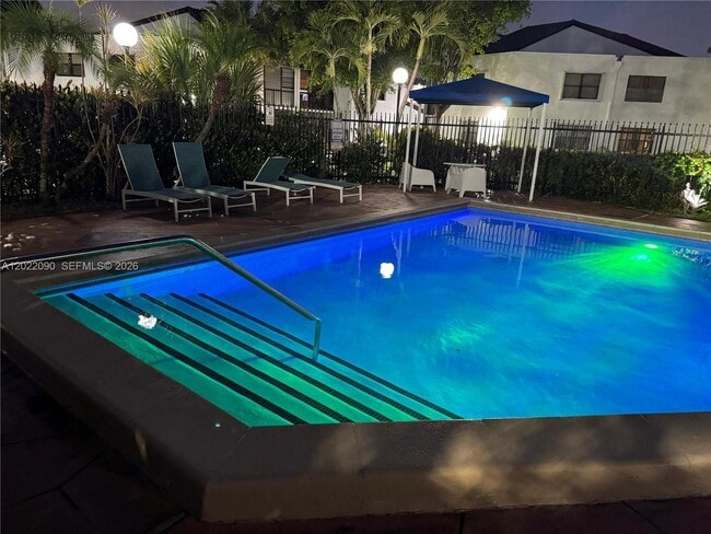 Building Photo - 9443 Fontainebleau Blvd