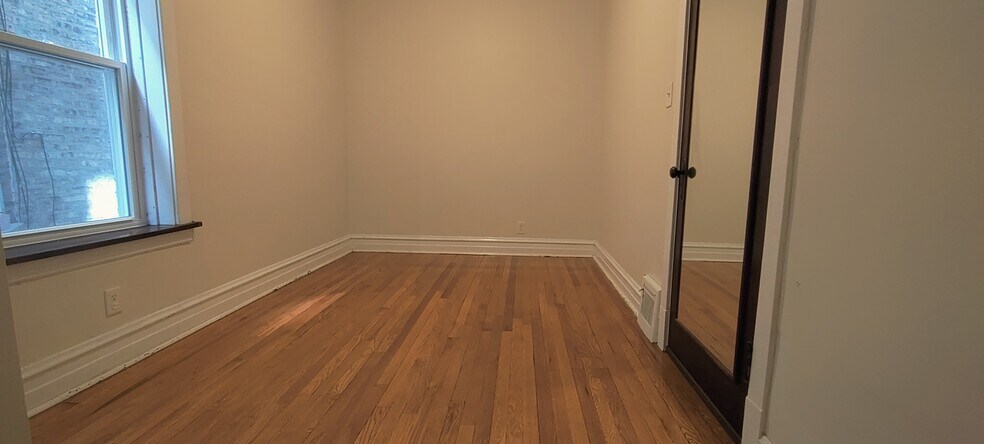 Bed 2 - 2450 W Gunnison St